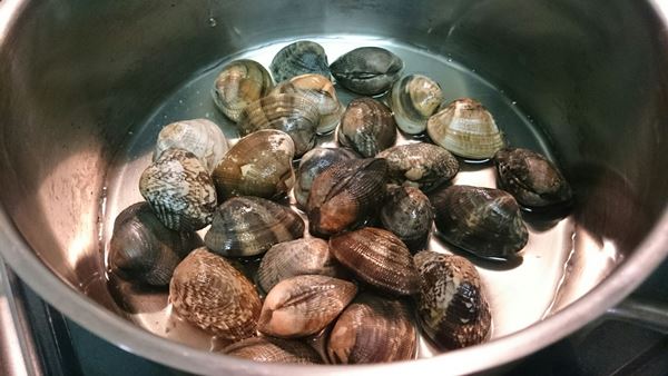 あさりと陳皮酒を鍋に入れるだけ!