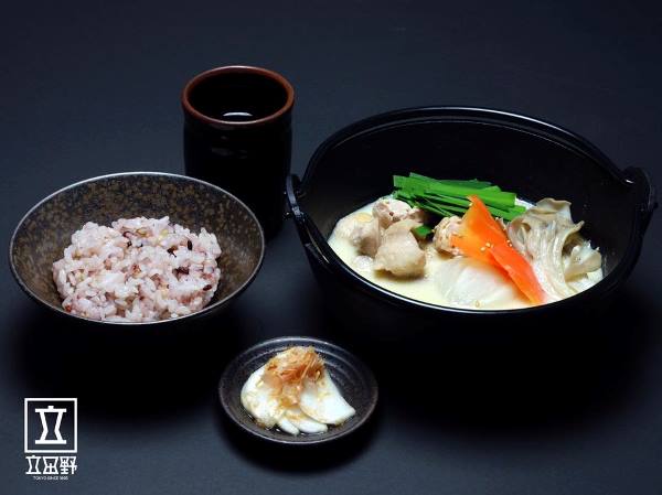 美肌を作る♪「鶏肉とかぶの白ごま豆乳味噌鍋」