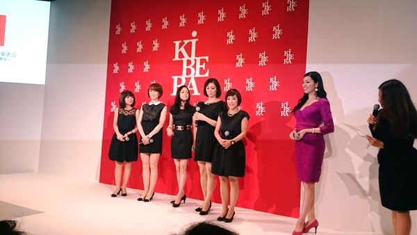 アンミカさんと国生さん率いる元おニャン子のみなさん