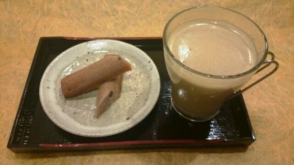 特製くるみチャイと小豆のフィナンシェ♪