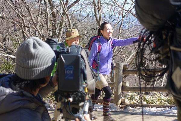 高尾山で収録中をパチリ