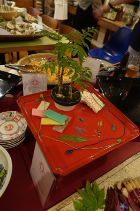 南砺の骨董・漆器と飯野さんお手製・南砺の恵みで作った押し花