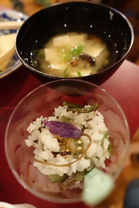 山菜寿司とかたくりの花の酢漬け＆南都味噌と五箇山豆腐の味噌汁