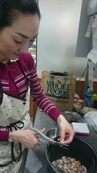 いりこ、昆布はキッチンばさみで細かくカット！