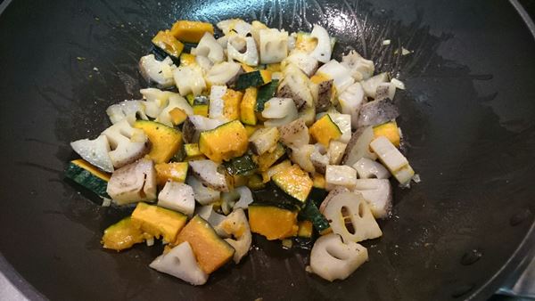 火が通るまで炒めます！