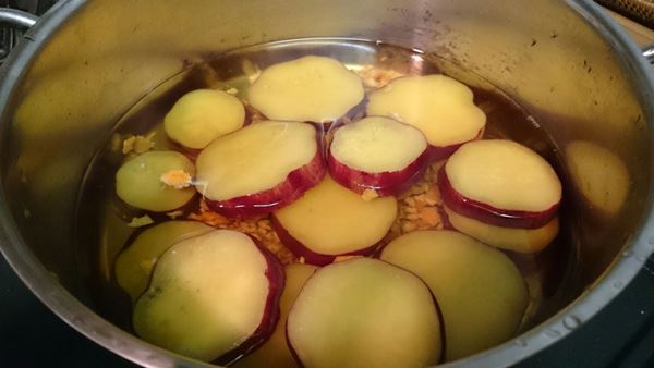 弱火でコトコト煮ます。