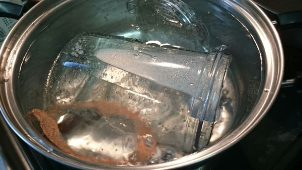 瓶を煮沸消毒中！