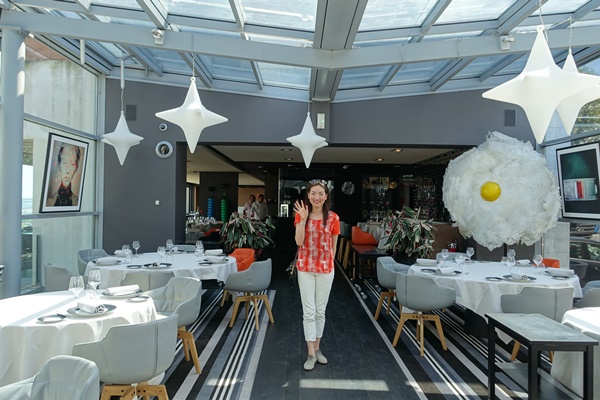 おもちゃ箱のようなポップな内装♪