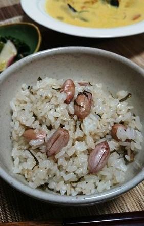 落花生の炊込みご飯♪